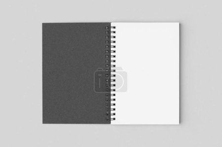 Foto de Cuaderno espiral negro maqueta con blanco en blanco en el interior. - Imagen libre de derechos