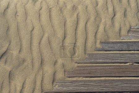 Téléchargez les photos : Planches couvertes de vagues de sable - en image libre de droit