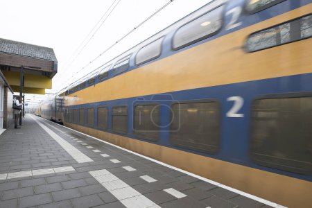 Téléchargez les photos : Hoogeveen, Pays-Bas - 15 Décembre 2023 : Gare à Hoogeveen, Pays-Bas - en image libre de droit