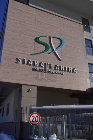 Téléchargez les photos : Stara Planina - Babin Zub, Knjazevac - Serbia February 11th 2023: close up on the hotel logo in sunny winter day - en image libre de droit
