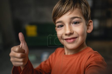 Foto de One boy caucasian child seven years old kid at home schoolboy portrait ugc self portrait - Imagen libre de derechos