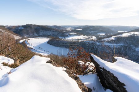 Imagen panorámica del paisaje dentro del Parque Nacional Eifel, Renania del Norte Westfalia, Alemania