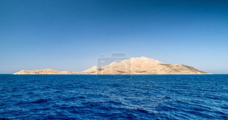 Petite île de Halki (Chalki) en mer Égée en Grèce