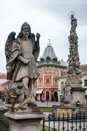 Téléchargez les photos : Colonne de plaque baroque (Immaculata) en ville Kosice en Slovaquie - en image libre de droit
