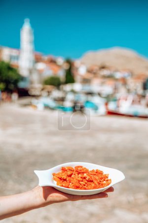 Foto de Comida típica de la isla Halki en Grecia - Camarones. - Imagen libre de derechos