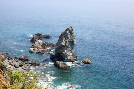 The Kamitate-gami-iwa is a rocky outcrop located in Nushima, Minamiawaji City, Hyogo Prefecture. It stands approximately 30 meters tall and is renowned as one of the Awaji Eight Views and Awaji Hundred Views.