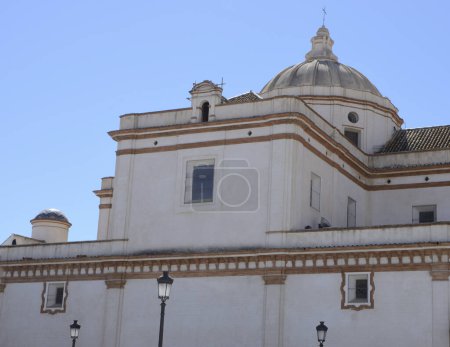 Téléchargez les photos : Eglise dôme de Moguer, un village andalou de Huelva, Espagne. - en image libre de droit