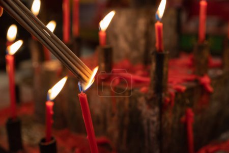 Foto de Burning Praying Stick on Chinese Temple - Imagen libre de derechos