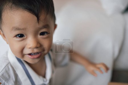 Téléchargez les photos : Décryptages Portrait d'enfant asiatique chinois - en image libre de droit