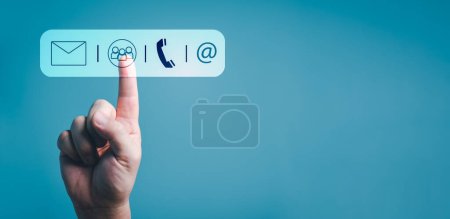 Téléchargez les photos : Toucher la main sur l'icône de contact de service à la clientèle de communication, E-mail, Numéro de téléphone, Icônes de médias sociaux - en image libre de droit