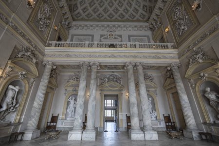 Téléchargez les photos : RACCONIGI, ITALIE, 14 MAI 2023 - La grande salle d'Hercule dans le château de Racconigi, province de Cuneo, Piémont, Italie - en image libre de droit