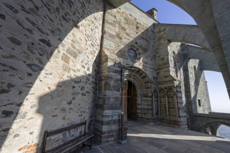 Foto de La entrada de la Sacra de San Michele (Abadía de San Miguel) en Sant 'Ambrogio di Torino, provincia de Turín, Piamonte, Italia - Imagen libre de derechos