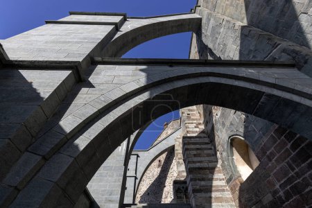 Foto de Vista de la Sacra de San Michele (Abadía de San Miguel) en Sant 'Ambrogio de Torino, Provincia de Turín, Piamonte, Italia - Imagen libre de derechos