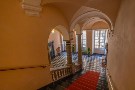 Foto de GENOA, ITALIA, 20 DE ENERO DE 2024 - El interior del Palacio de Cattaneo della Volta en el centro histórico de Génova, Italia - Imagen libre de derechos