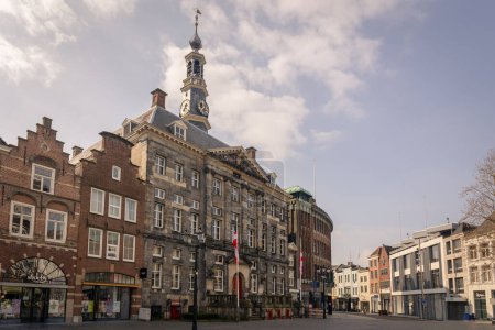 Téléchargez les photos : Hertogenbosch, Brabant-Septentrional, Pays-Bas, 04-09-2023. Photo du centre de 's Hertogenbosch aussi appelé Den Bosch est une vieille ville surnommée dragon des marais. - en image libre de droit