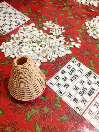 Foto de Juego napolitano de tombola. Tradicional juego de Navidad similar al bingo. - Imagen libre de derechos