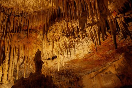 Foto de Famosa cueva "Cuevas del Drach" en la isla española Mallorca - Imagen libre de derechos
