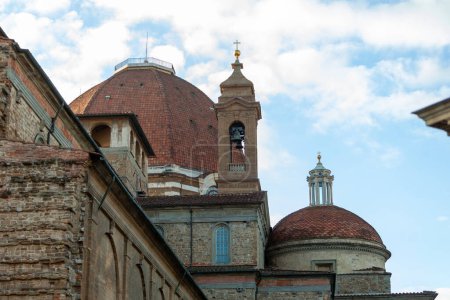 Téléchargez les photos : Clocher de la Basilique de San Lorenzo à Florence. Le clocher était l'un des derniers travaux souhaités - en image libre de droit