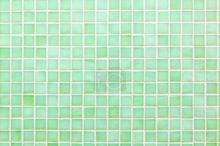 Foto de Azulejos de mosaico de baño verde claro con juntas blancas. - Imagen libre de derechos