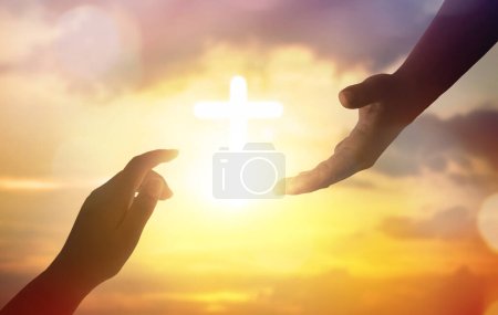 Foto de El concepto del Día Internacional de la Paz: la mano de la ayuda de Dios - Imagen libre de derechos