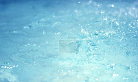 Foto de Textura de fondo natural clara y limpia de agua azul - Imagen libre de derechos