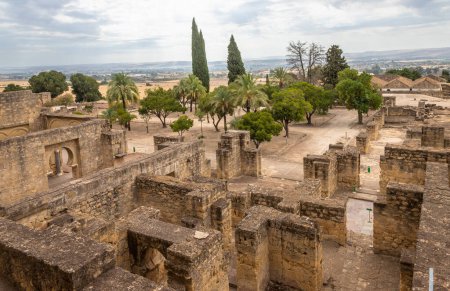Téléchargez les photos : Exposition de la Médina Azahara, ruines musulmanes du palais, situé près de Cordoue, Espagne. - en image libre de droit