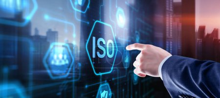 ISO-Norm-Zertifizierung Standardisierung Qualitätskontrollkonzept auf virtuellem Bildschirm.