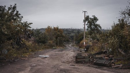Foto de The war in Ukraine, a destroyed village, broken houses, the consequences of the war, the village of Kamyanka, Kharkiv region - Imagen libre de derechos