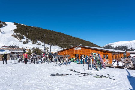 Téléchargez les photos : Grandvalira, Andorre : 2022 14 décembre : Restaurant sur les pentes de Grandvalira en Andorre en hiver 2022. - en image libre de droit