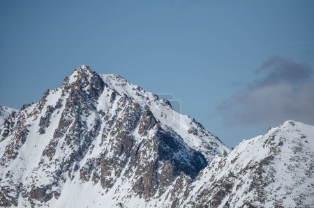 Foto de Montañas en los Pirineos desde la estación de esquí Grandvalira en Andorra. - Imagen libre de derechos