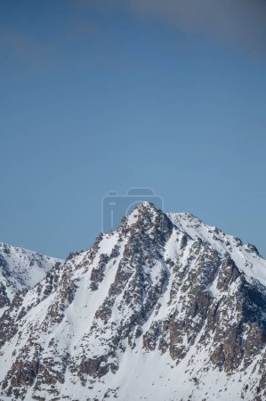 Berge in den Pyrenäen vom Skigebiet Grandvalira in Andorra.