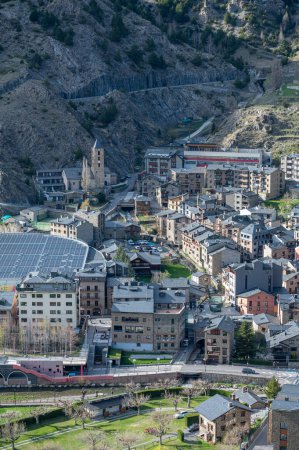 Stadtbild von Canillo im Frühling. Canillo, Andorra.