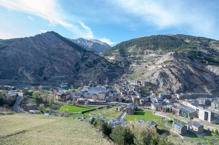 Stadtbild von Canillo im Frühling. Canillo, Andorra.