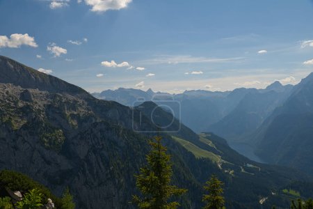 Téléchargez les photos : Vue sur la vallée de Kehlsteinhaus à Schoenau am Koenigssee - en image libre de droit