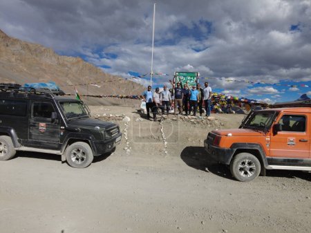 Téléchargez les photos : Ladakh, India - August 24th, 2022, Photo of High Mountain Pass in Ladakh, Highest Motorable Road in World. - en image libre de droit