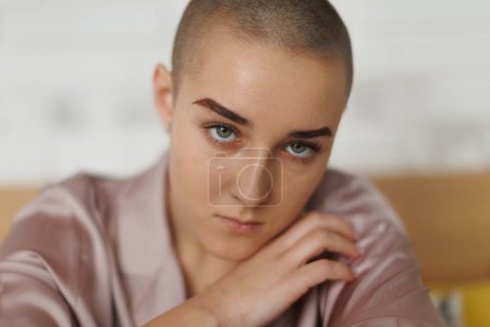 Foto de A portrait of unhappy pensive woman with cancer. - Imagen libre de derechos