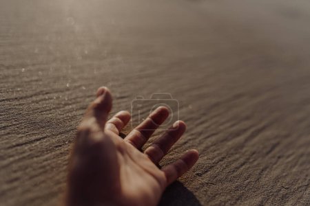 Foto de Close-up of a hand on a beach. - Imagen libre de derechos