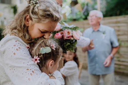 Téléchargez les photos : Bride receiving congratulations by girls at outdoor wedding party. - en image libre de droit