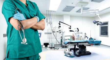 Téléchargez les photos : Concept de médecin dans une salle d'opération d'hôpital - en image libre de droit