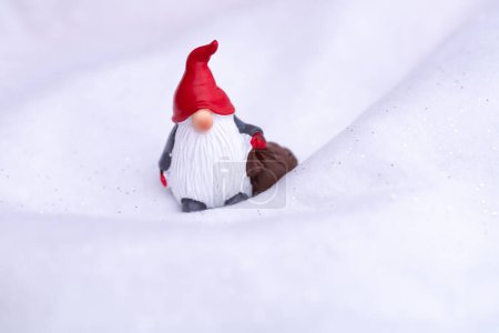 Téléchargez les photos : Petit Père Noël, élément décoratif, jouet - en image libre de droit