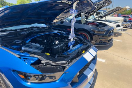 Téléchargez les photos : Little Elm, Texas - 11 juin 2023 : Détails du moteur Ford Mustang GT500 Shelby à l'exposition de la voiture. - en image libre de droit