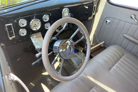 Foto de Little Elm, Texas - 11 de junio de 2023: Chevrolet CK-series car leather interior, volante. - Imagen libre de derechos