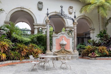 Téléchargez les photos : Miami, Floride - 25 août 2023 : Extérieurs et détails de la villa Musée et jardins Vizcaya. - en image libre de droit