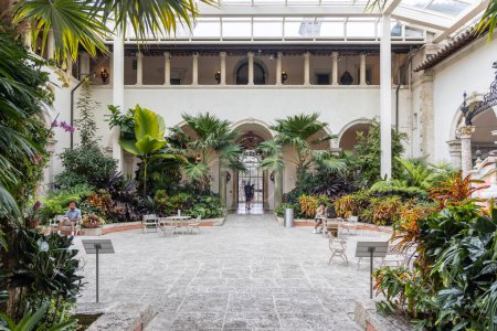 Téléchargez les photos : Miami, Floride - 25 août 2023 : Extérieurs et détails de la villa Musée et jardins Vizcaya. - en image libre de droit