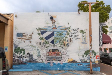 Téléchargez les photos : Miami, Floride - 25 août 2023 : Peinture murale dans un restaurant à Little Havana Miami. - en image libre de droit