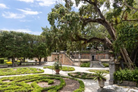 Foto de Miami, Florida - 25 de agosto de 2023: Museo y Jardines de Vizcaya, la antigua villa del empresario James Deering. - Imagen libre de derechos
