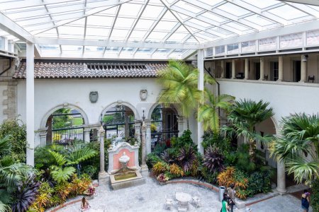 Foto de Miami, Florida - 25 de agosto de 2023: Exteriores y jardines de villa Vizcaya en Miami. - Imagen libre de derechos