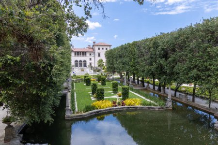 Téléchargez les photos : Miami, Floride - 25 août 2023 : Vizcaya Museum and Gardens, est l'ancienne villa et domaine de l'homme d'affaires James Deering de la fortune Deering McCormick International Harvester. - en image libre de droit