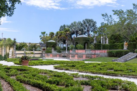 Téléchargez les photos : Miami, Floride - 25 août 2023 : Musée et jardins de Vizcaya, palais, monument architectural de la Renaissance. - en image libre de droit