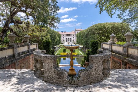 Foto de Miami, Florida - 25 de agosto de 2023: Museo y Jardines de Vizcaya, palacio, monumento arquitectónico del Renacimiento. - Imagen libre de derechos